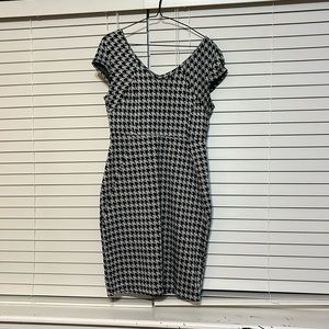 Houndstooth knit dress